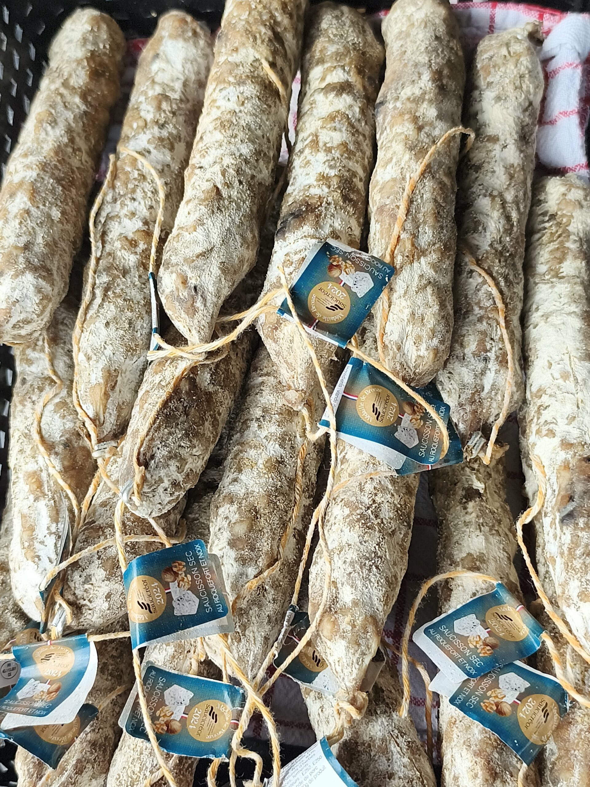 Saucisson sec au Roquefort et Noix AOP 180g - Médaille de Bronze 2024 – Image 3