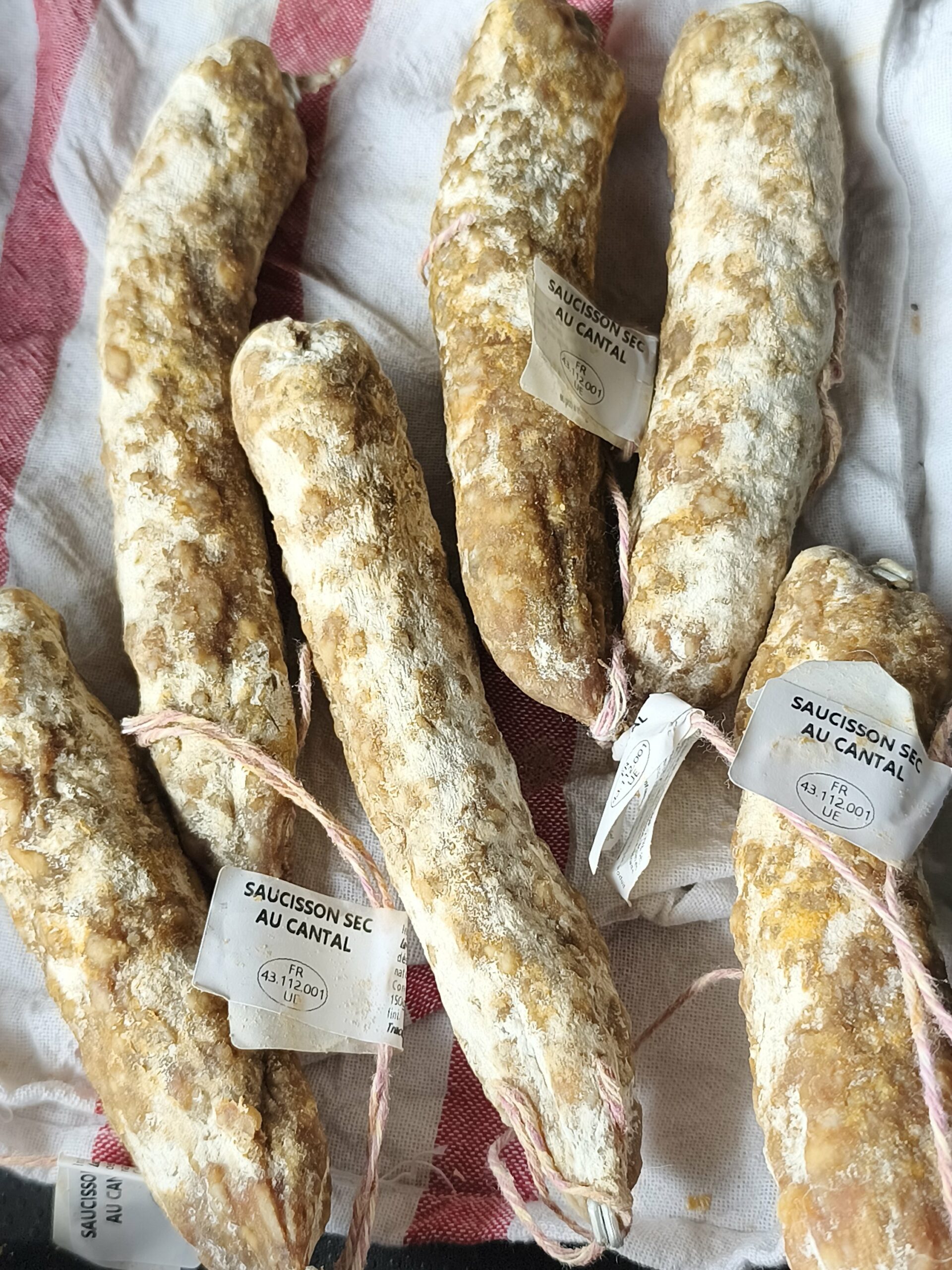 Saucisson sec au Cantal AOP 180g - Goût exceptionnel du Terroir d’Auvergne – Image 2