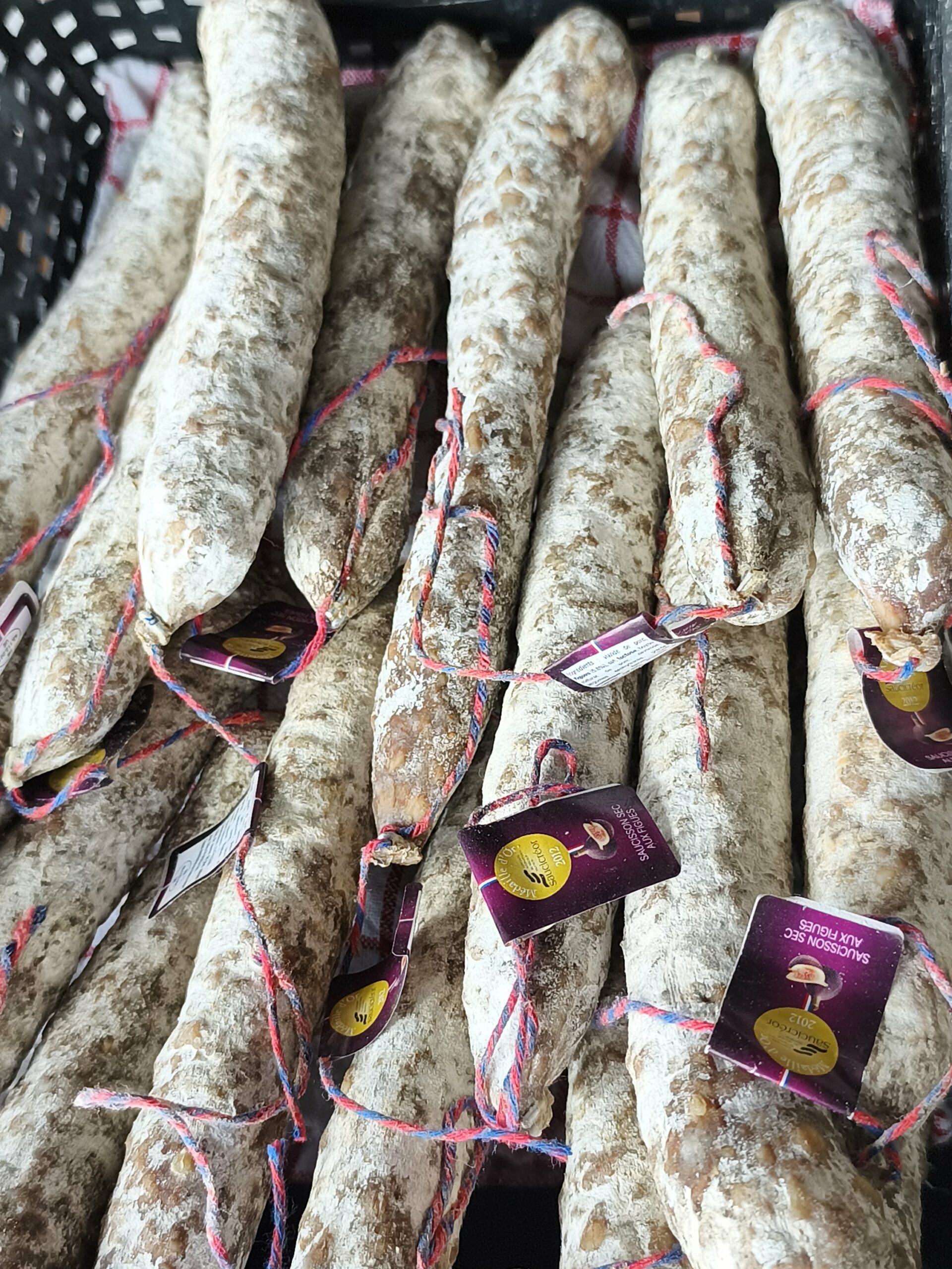 Saucisson sec aux Figues 180g - Goût exceptionnel du Terroir d’Auvergne – Image 2